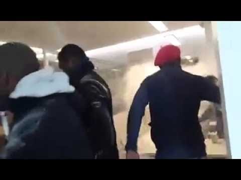 Les combattants congolais devant l’ambassade du Rwanda à Paris, Bayindisi Bolanda