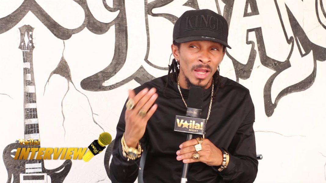 Robinio Mundibu parle de son disque « NOIR et BLANC » Robinio Mundibu parle de son disque « NOIR et BLANC »