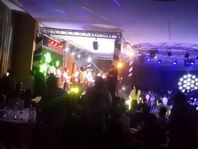 Extrait du concert de Fally Ipupa na Rotana, Rien à dire a mesana na ye déjà kosala plein