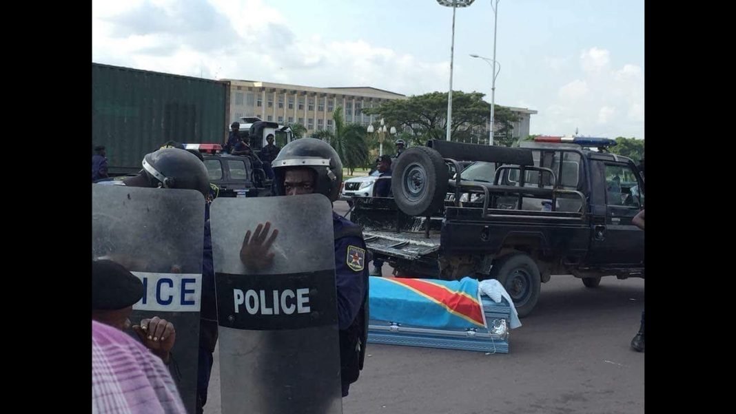 Enterrement ya Rossy Mukendi ebomisi batu, ba combattants basiliki mabe