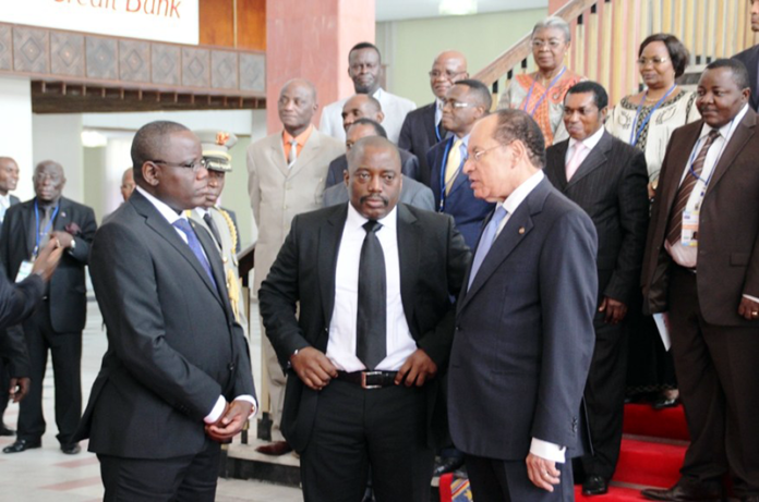 joseph_kabila_sentretenant_avec_leon_kengo_wa_dondo_et_aubin_minaku