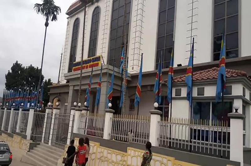 Kongo central : après Jacques Mbadu, son ministre du Budget tire sa révérence Kongo central : après Jacques Mbadu, son ministre du Budget tire sa révérence