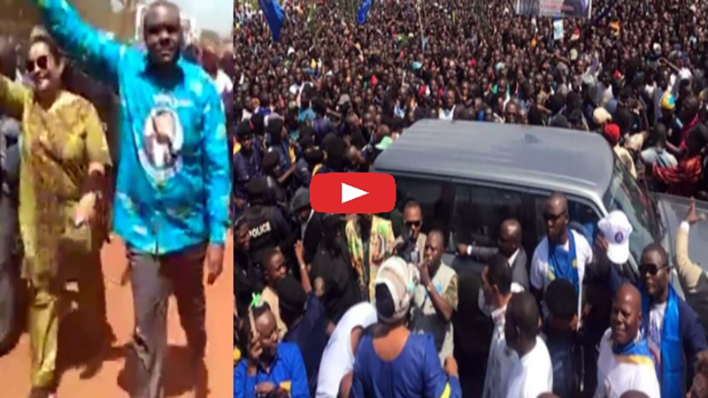 VIDEO. Suivez l’arrivée de Jean-Pierre Bemba à Gemena, Plein à craquer VIDEO. Suivez l’arrivée de Jean-Pierre Bemba à Gemena, Plein à craquer