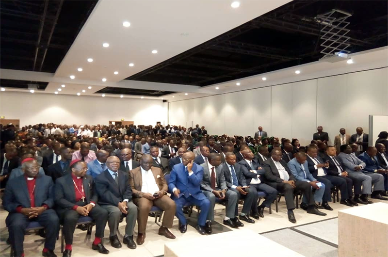 Les gouverneurs des 26 provinces de la RDC ont signé la charte du FCC Les gouverneurs des 26 provinces de la RDC ont signé la charte du FCC