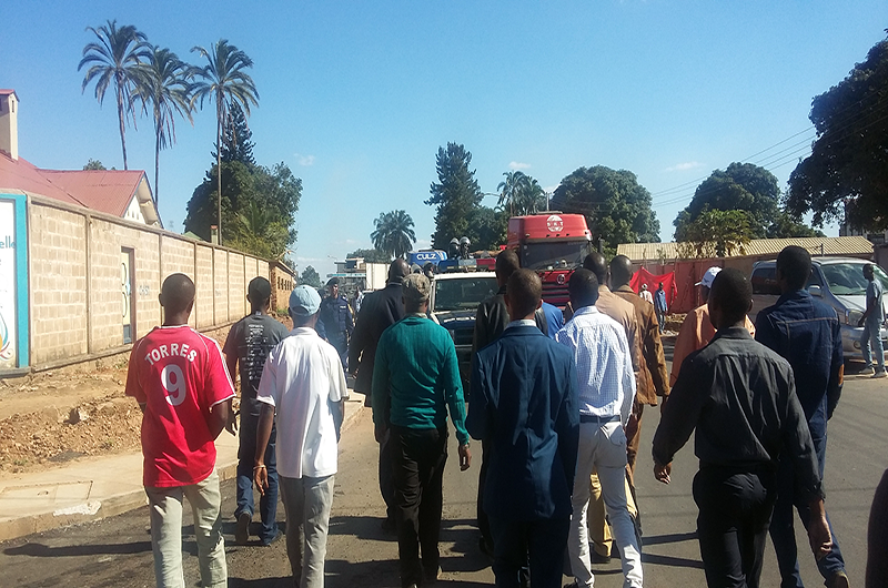 URGENT : Tirs et situation confuse à Lubumbashi: la population réclame le retour de Katumbi URGENT : Tirs et situation confuse à Lubumbashi: la population réclame le retour de Katumbi