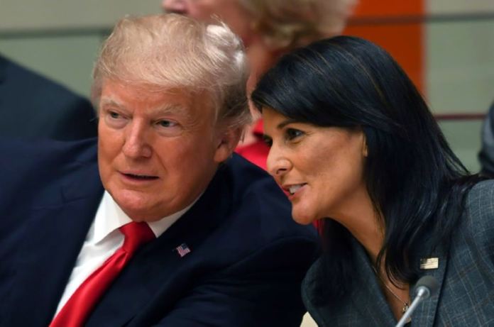 le-president-americain-donald-trump-et-l-ambassadrice-americaine-aux-nations-unies-nikki-haley-a-l-o