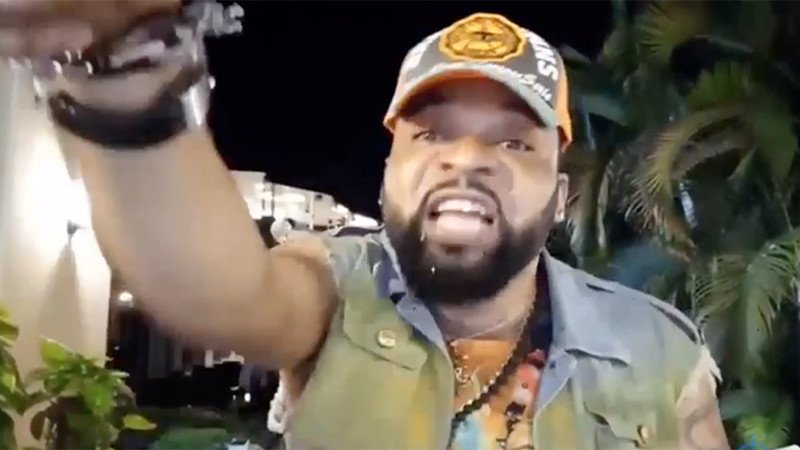 URGENT : Bill Clinton crache sur Celeo Scram pour avoir manqué du respect à son père Werrason