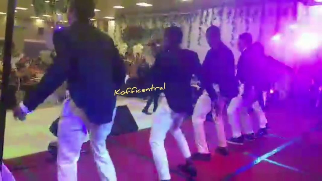 VIDEO. Les musiciens de Koffi Olomide en pleine démonstration à Douala