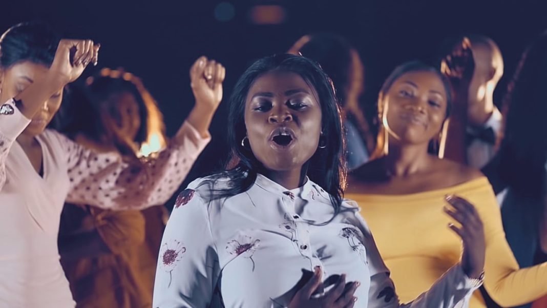 Label Moise Mbiye – TRINA Fukiau – OZUAKI NGA NA ZERO (Clip Officiel)