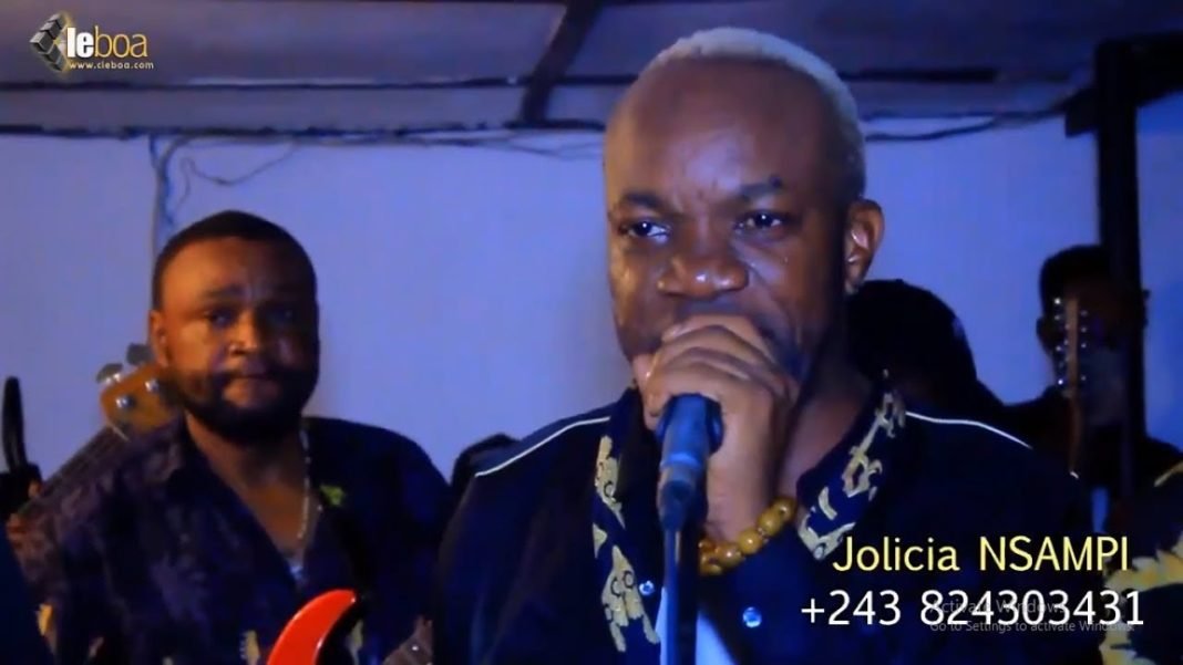 Manda Chante démontre son talent dans un concert avec Bana OK