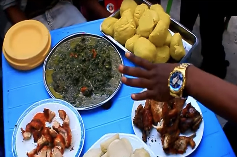 Quand Kissindjora fait la cuisine pour ses musiciens a donne ça ! Quand Kissindjora fait la cuisine pour ses musiciens a donne ça !