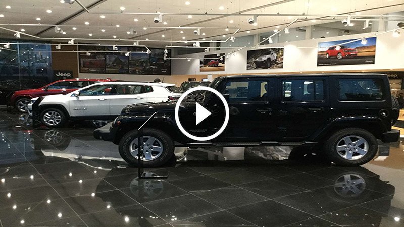 Héritier Watanabe Moto Na Tembe offre une voiture neuve à son animateur Ambulance