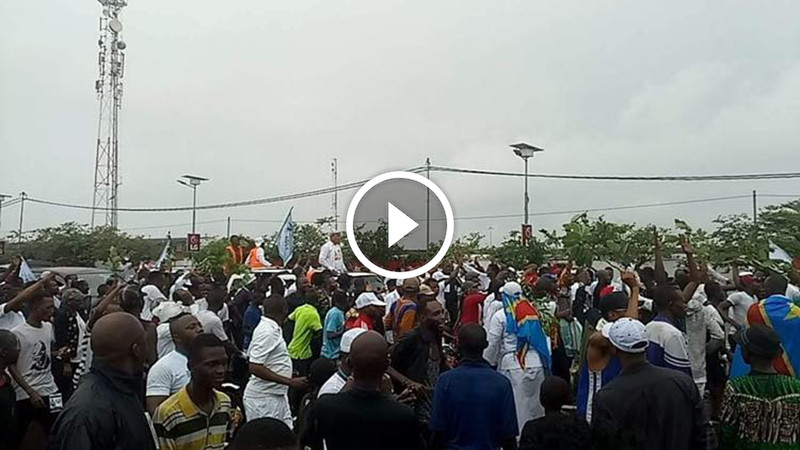 Retour de Fatshi et Kamerhe : En image, l’arrivée de Jean Marc Kabund à l’aéroport Retour de Fatshi et Kamerhe : En image, l’arrivée de Jean Marc Kabund à l’aéroport