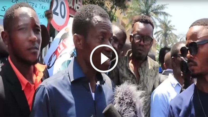 VIDEO. Marche des journalistes contre l’arrestation de Peter Tiani