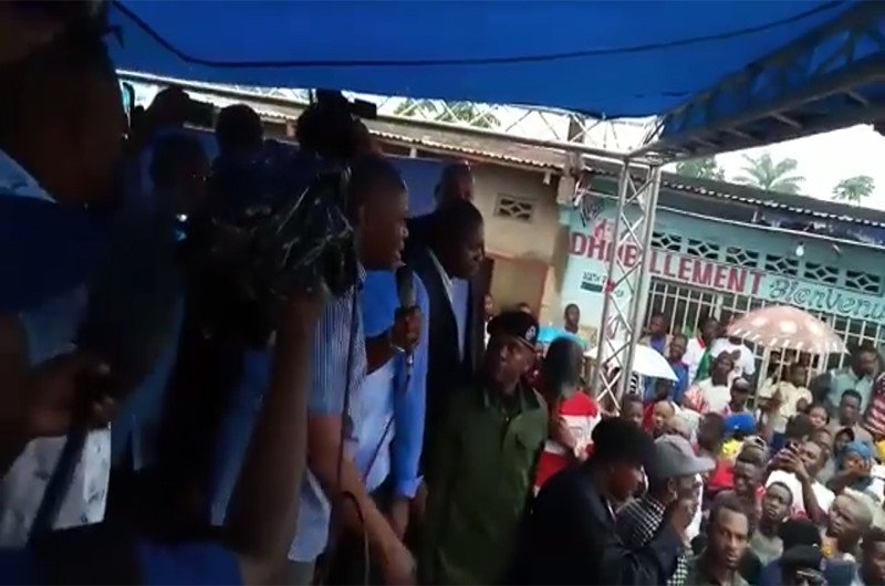 Vital Kamerhe au Camp Luka: « Nous sommes venus sous la pluie voir la population, les routes et les maisons, c’est la désolation »