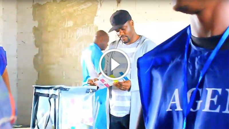 Vidéo de l’arrivée de Mike Kalambay au centre de vote