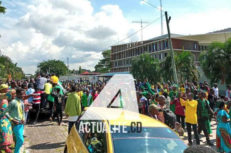 RDC : Manifestation devant l’ambassade de la Belgique pour protester contre les sanctions de l’UE RDC : Manifestation devant l’ambassade de la Belgique pour protester contre les sanctions de l’UE
