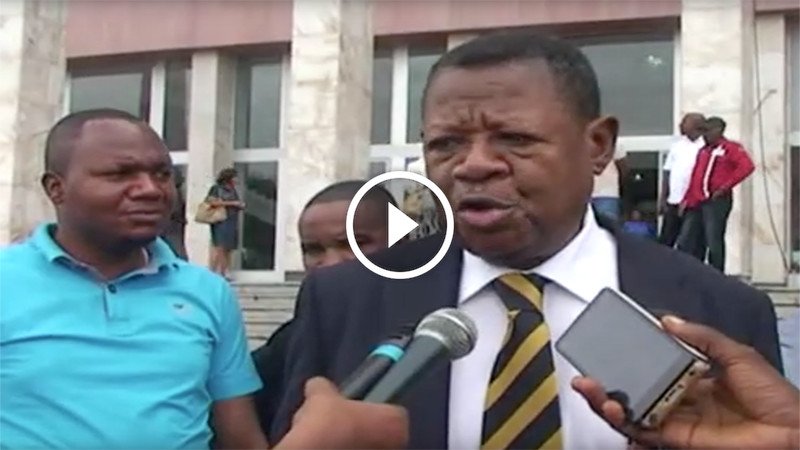 Enfin Lambert Mende défend son chef, le président Félix Tshisekedi