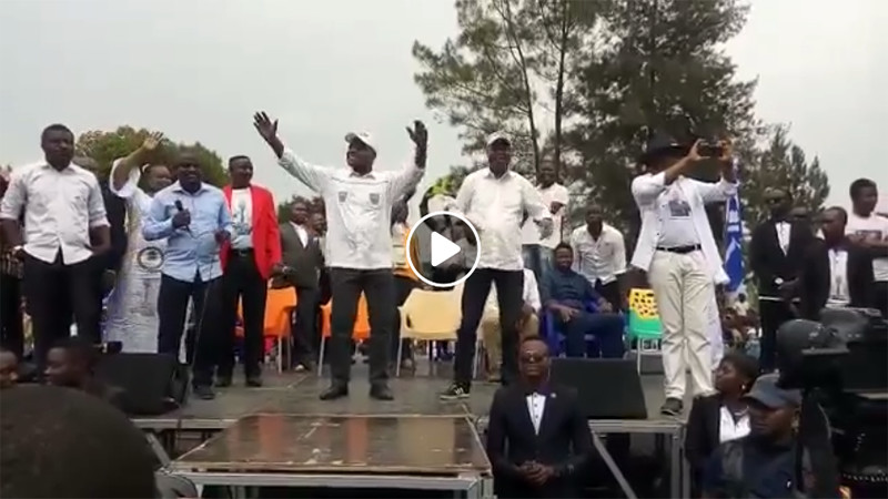 Goma : Martin Fayulu et Adolphe Muzito dansent en plein meeting Goma : Martin Fayulu et Adolphe Muzito dansent en plein meeting