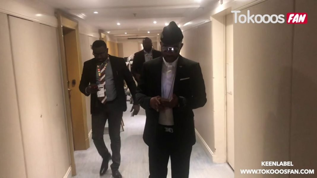 Fally Ipupa Mobutu quelques minutes avant de monter sur scène