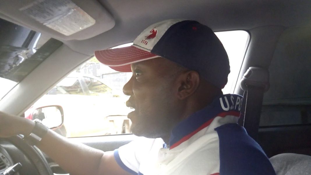 Blanchard Mosaka, porte-parole de JB Mpiana présente sa voiture Blanchard Mosaka, porte-parole de JB Mpiana présente sa voiture