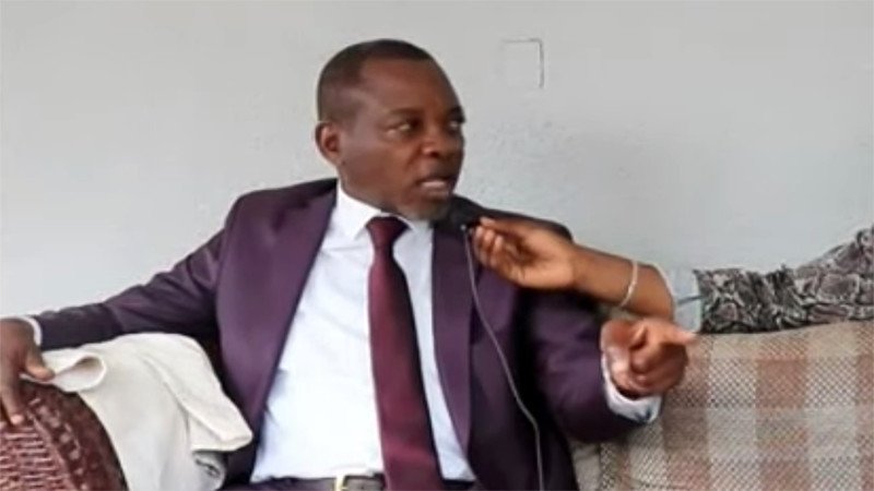 Mike Mukebayi suspendu pour 12 mois sans émoluments. Son avocat rejette cette décision irrégulière