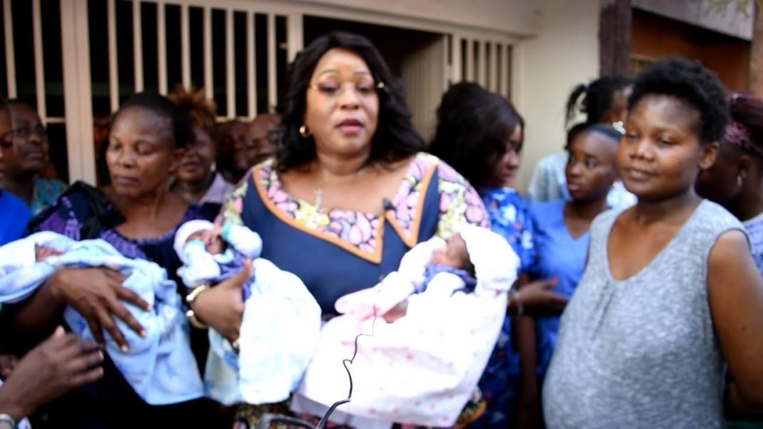 Henriette Wamu libère 3 jumelles bloquées à l’hôpital faute des moyens