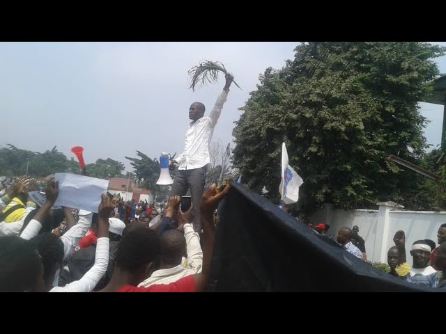 Mike Mukebayi asepeli na retour ya Daniel Safu Mike Mukebayi asepeli na retour ya Daniel Safu