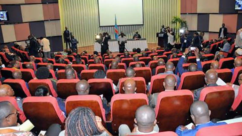 RDC-Table ronde sur la gratuité de l’enseignement de base : Les commissions se penchent aussi sur le salaire des enseignants RDC-Table ronde sur la gratuité de l’enseignement de base : Les commissions se penchent aussi sur le salaire des enseignants