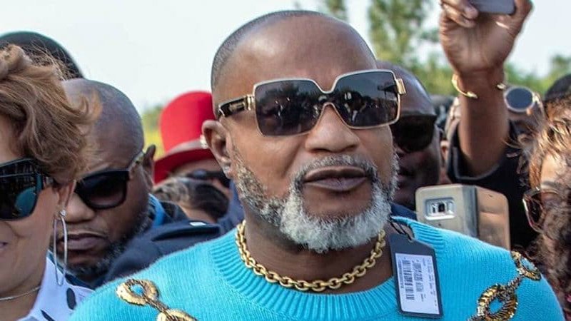 Le ras-le-bol de Koffi Olomide : « Celui-là qui a eu la méchanceté de vendre notre pays, il est là! Pourquoi il est tranquille? Et pourquoi on accable les musiciens? »