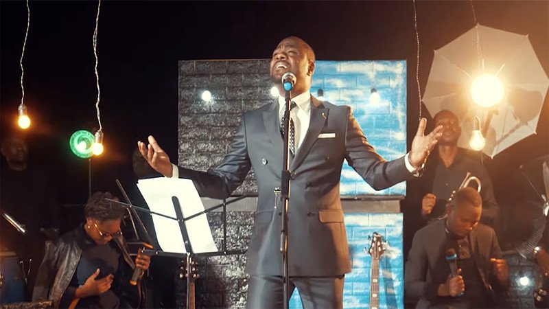 Mike Kalambay – Fongolela ngai lola (Clip Officiel)