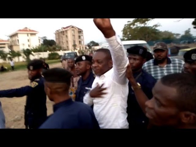 Arrestation de Mike MUKEBAYI, qui en profite ?