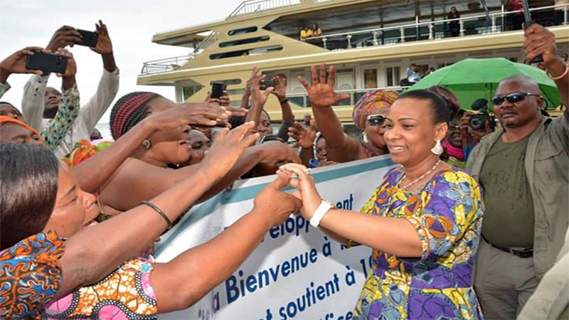 Bukavu : Olive Lembe Kabila au chevet des victimes des incendies de Kadutu et Nyamugo Bukavu : Olive Lembe Kabila au chevet des victimes des incendies de Kadutu et Nyamugo