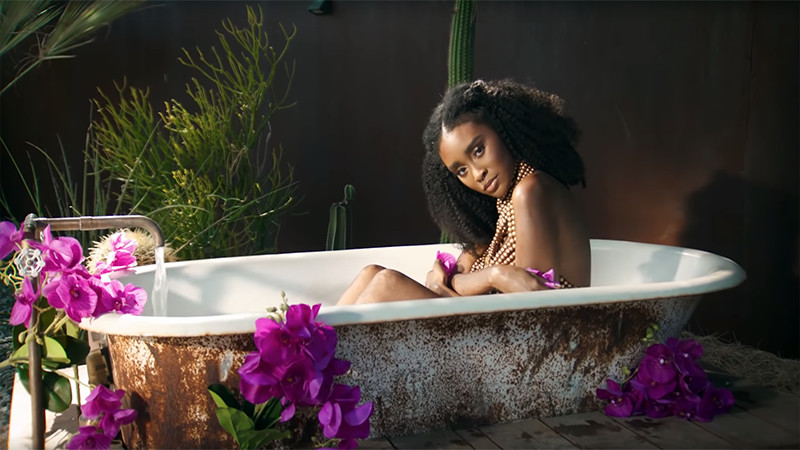 Reekado Banks – Rora (Clip Officiel) Reekado Banks – Rora (Clip Officiel)