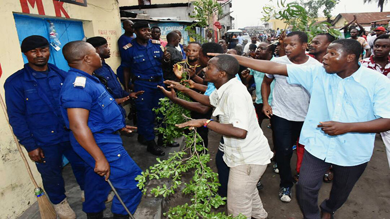 Marche du 19 octobre : Le CLC demande à la police de ne pas considérer les manifestants comme des « ennemis » Marche du 19 octobre : Le CLC demande à la police de ne pas considérer les manifestants comme des « ennemis »