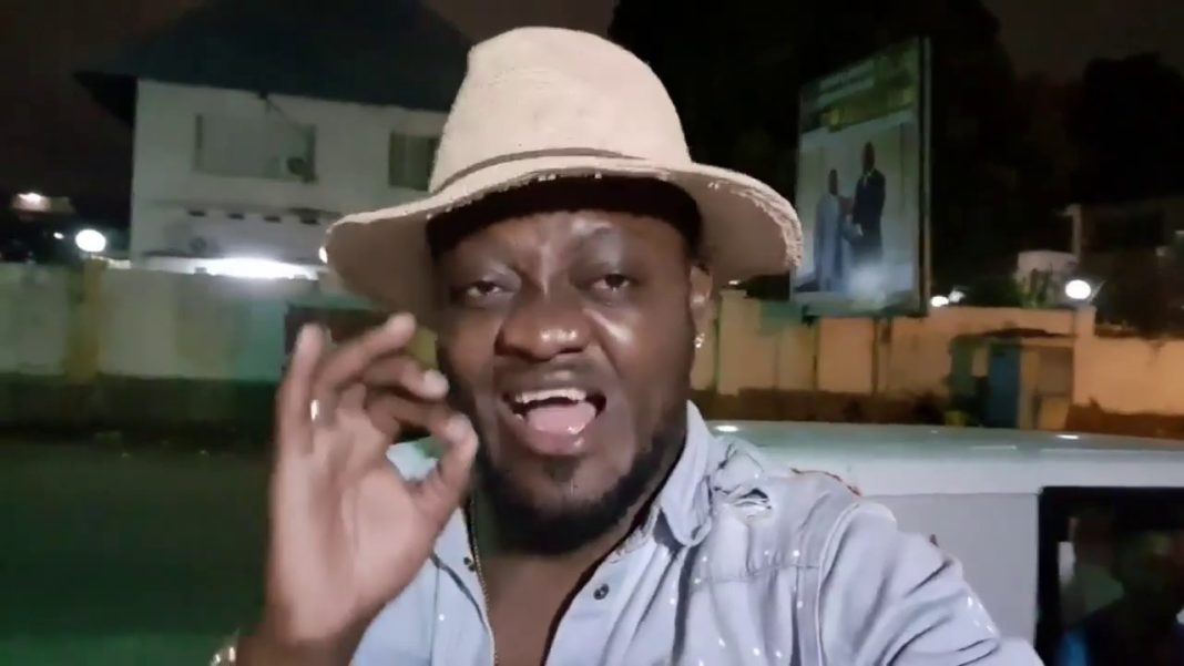 Fiston Sai Sai en mode Bakoyanga Noix Fiston Sai Sai en mode Bakoyanga Noix