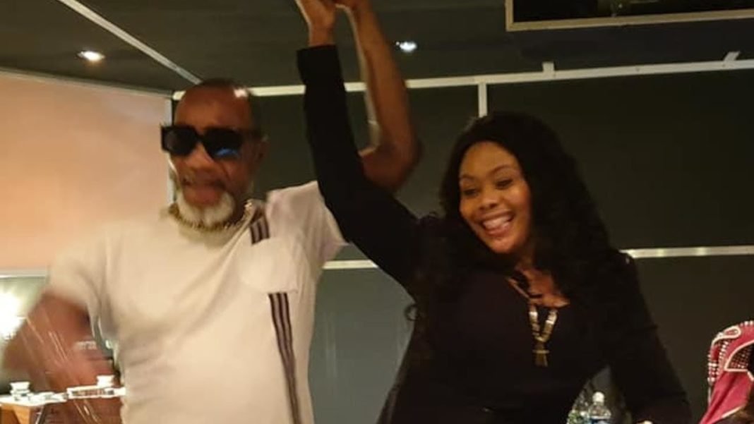 Koffi Olomide un énorme featuring avec Carine Mokonzi et Ninho Koffi Olomide un énorme featuring avec Carine Mokonzi et Ninho
