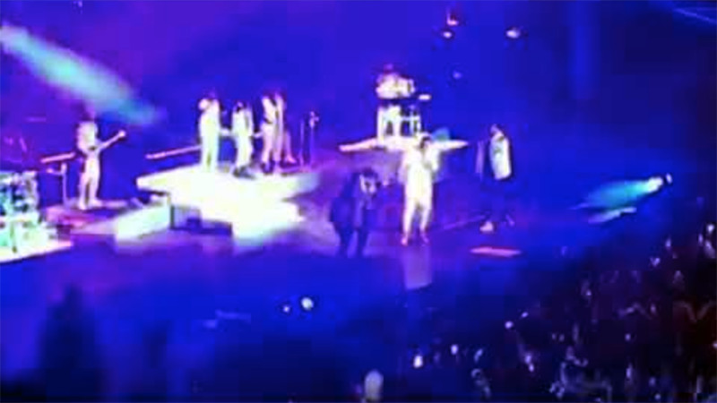 Suivez la prestation de Fally Ipupa au Bercy de Paris avec Dadju Suivez la prestation de Fally Ipupa au Bercy de Paris avec Dadju