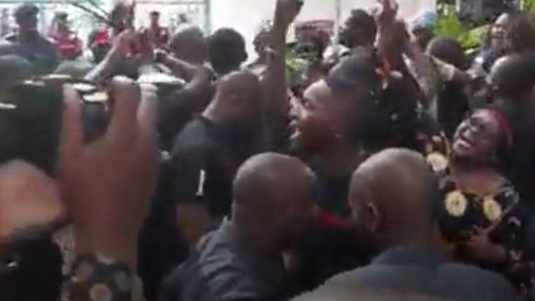 Kin : Population etelemeli MONUSCO, Ekiteli bango sur place