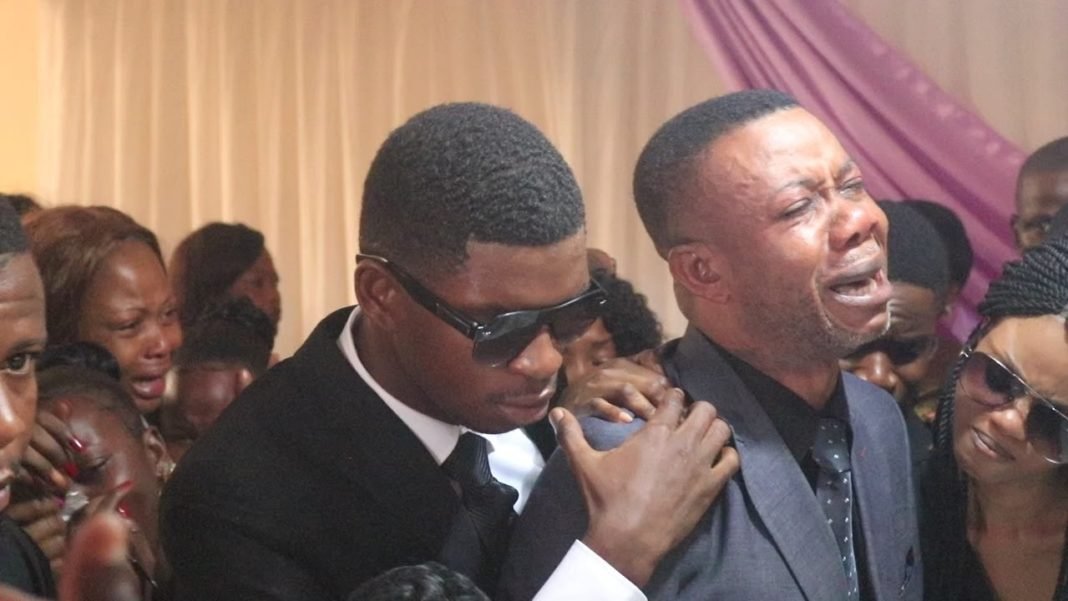 Enterrement de Maman Kapi : Matou Samuel et ses enfants inconsolables