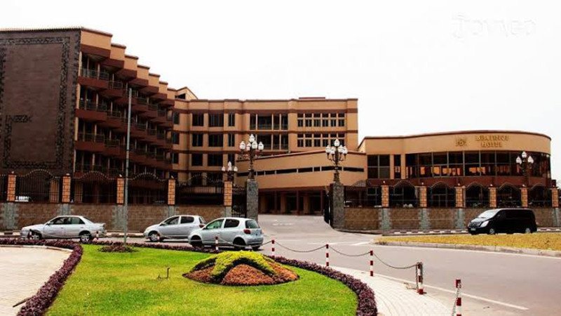 Kinshasa : l’hôtel Béatrice traduit en justice pour vente de la viande d’un bébé chimpanzé