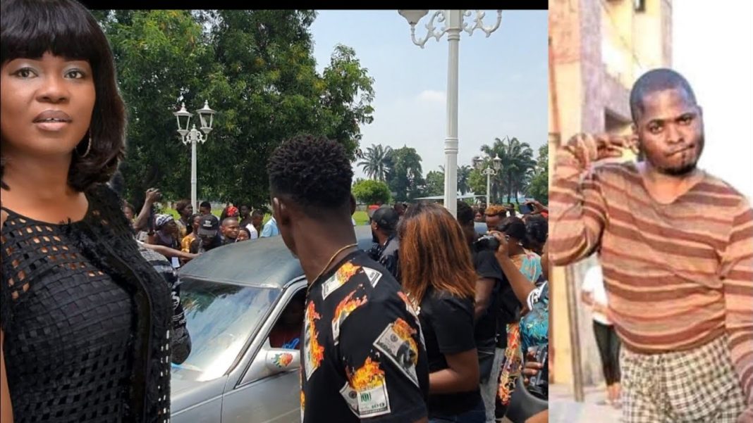 Arrivée ya corps ya Pululu na morgue ya Cinquantenaire. Ba comédiens baleli Arrivée ya corps ya Pululu na morgue ya Cinquantenaire. Ba comédiens baleli