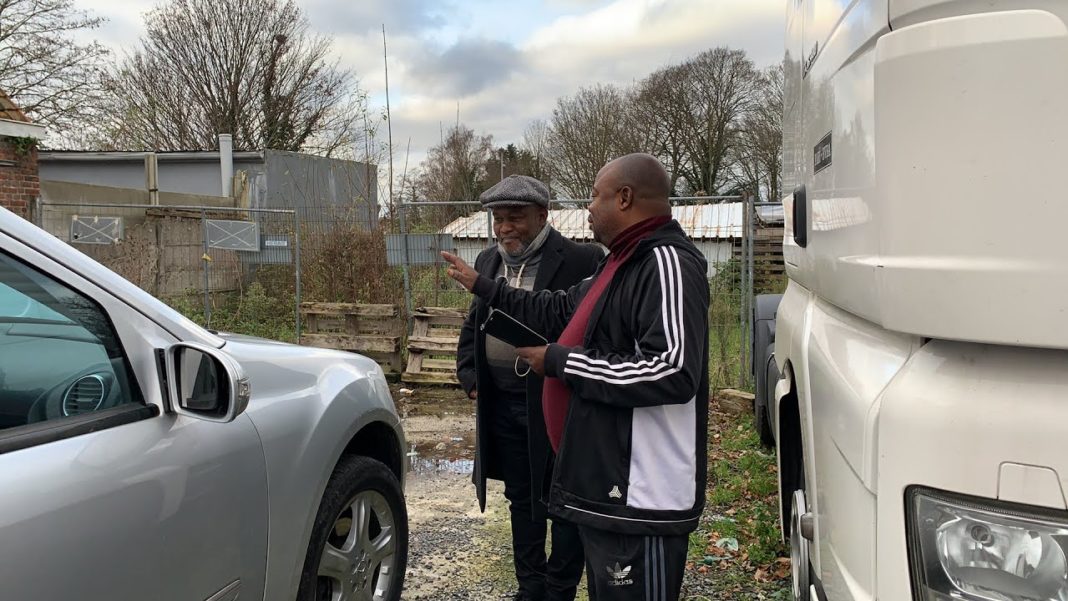 Boketshu Wa Yambo reçoit un cadeau d’une JEEP 4×4 de la part de… Boketshu Wa Yambo reçoit un cadeau d’une JEEP 4×4 de la part de…