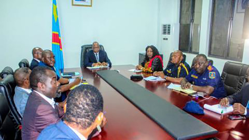 Échauffourées à l’UNIKIN : Gilbert Kankonde rend hommage à la Police « qui a fait preuve de professionnalisme » Échauffourées à l’UNIKIN : Gilbert Kankonde rend hommage à la Police « qui a fait preuve de professionnalisme »