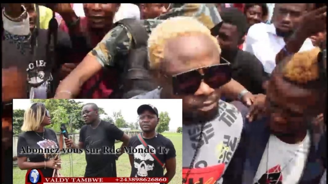 Sortie ya corps ya Pululu : Sa femme et Vue de loin inconsolables