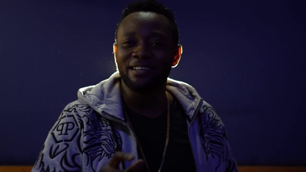 Les artistes comédiens chantent Daddy Dikambala Monsieur Bio