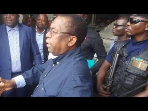 Papa Molière sort de son silence, Nani alingi akangisa ye ?