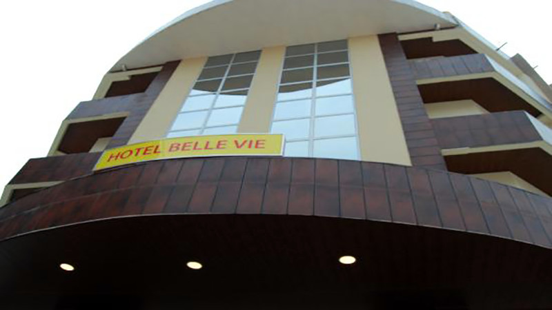 Coronavirus à Kinshasa : L’hôtel »Belle vie » où a logé le cas confirmé interdit d’accès, les clients qui s’y trouvaient sont en confinement Coronavirus à Kinshasa : L’hôtel »Belle vie » où a logé le cas confirmé interdit d’accès, les clients qui s’y trouvaient sont en confinement