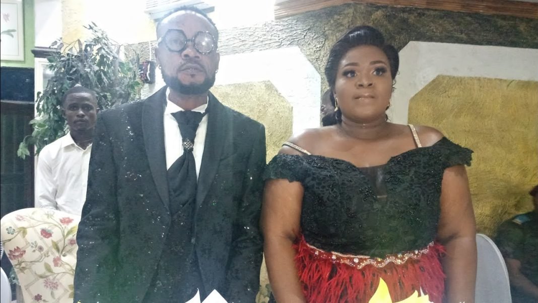 Mariage de Vue de loin : Soirée dansante, Mister Siatula asali makambu ya somo