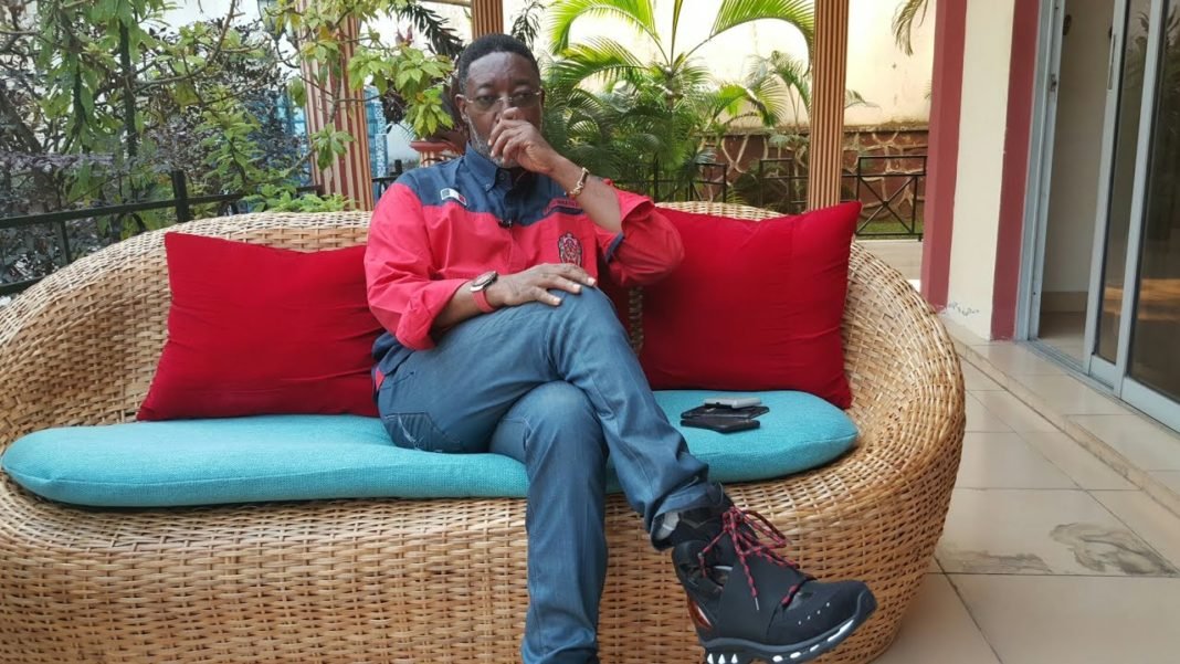 Francis Kalombo face à la Presse